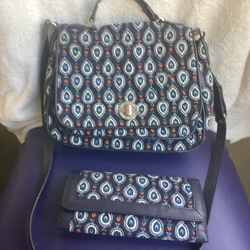 Vera Bradley Navy bag purse wallet paisley shoulder handles white magnetic close